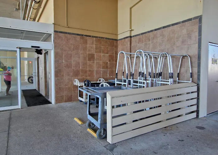 Apartment Crystal Shores West 1008 By Youngs Suncoast *